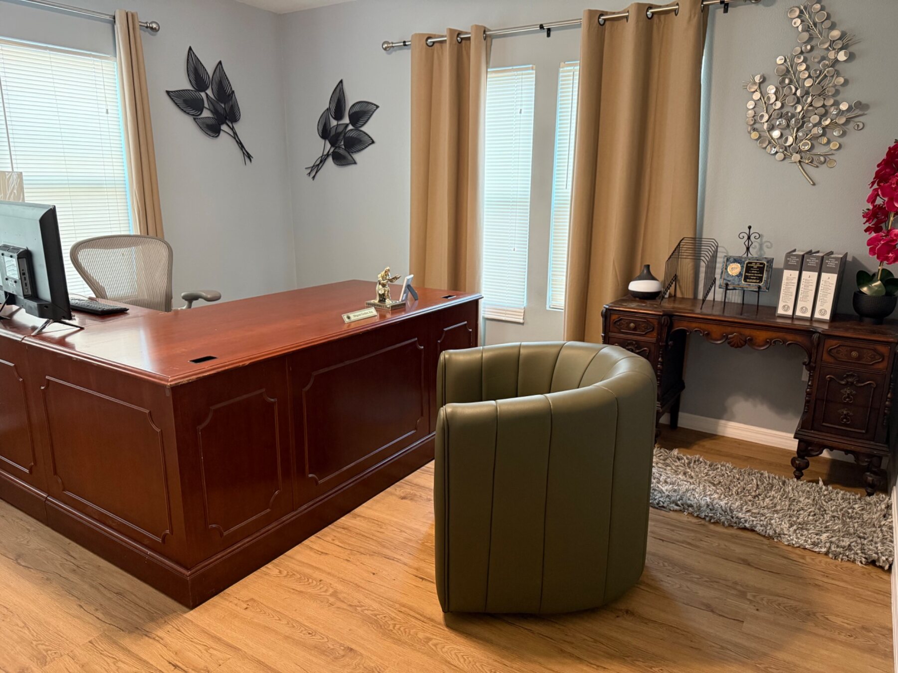 Furnished private executive office at MM&MJ Office Suites